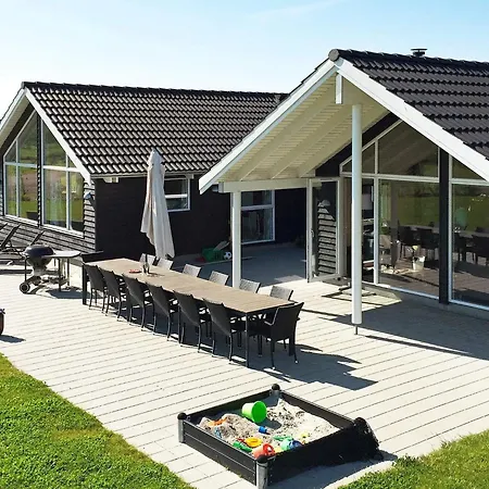 Luxury Pool By Sea - By Traum *